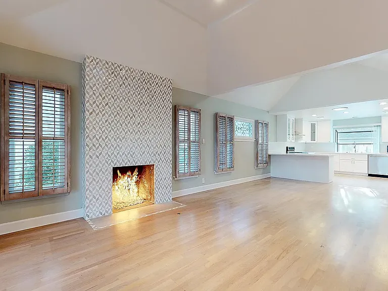 363 Huntley Dr — Photo 31