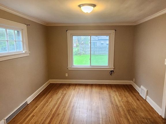 3rd image of 1353 Avondale Rd