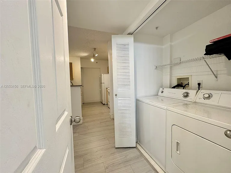 1919 Van Buren St #506A — Photo 10