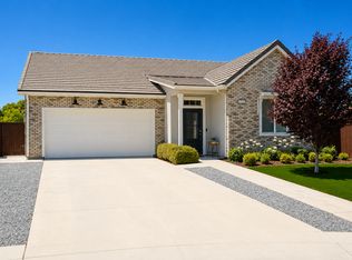 1804 N Preuss Ave, Clovis, CA 93619