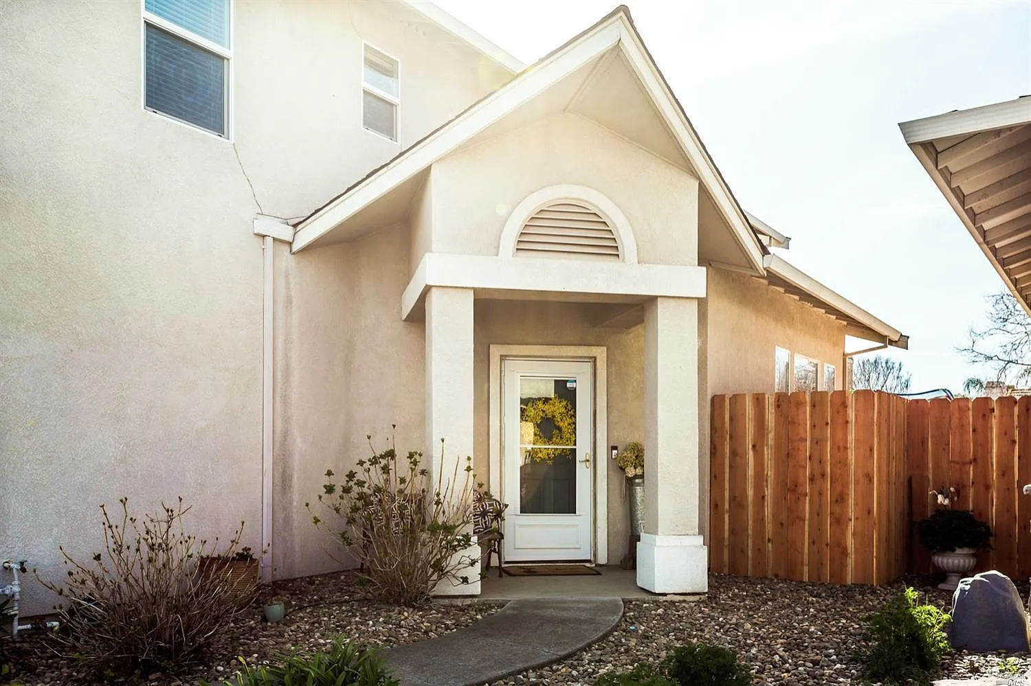4 bed, 1969 sqft, $3,200 — Photo 2