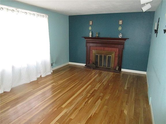 3rd image of 109 Elmwood Dr