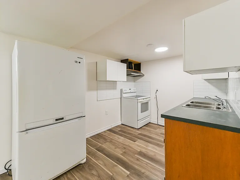 205 Pineset Pl NE #B — Photo 18