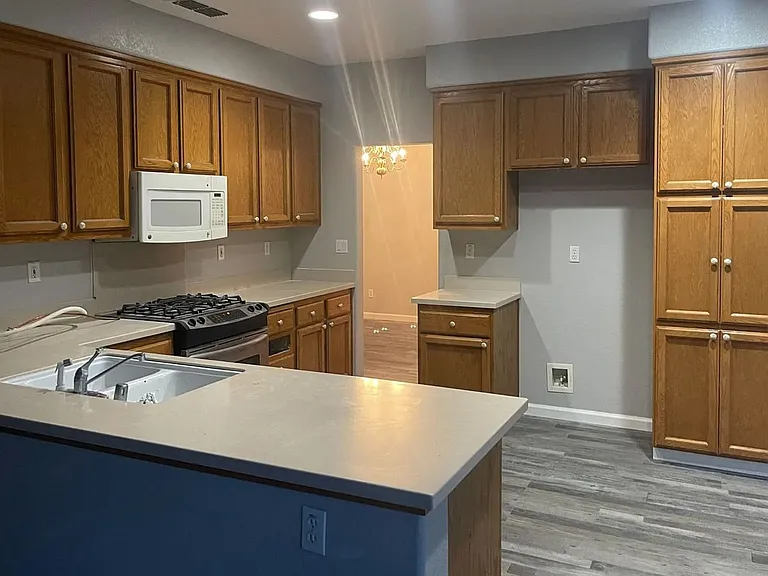1437 Mayfield St — Photo 11