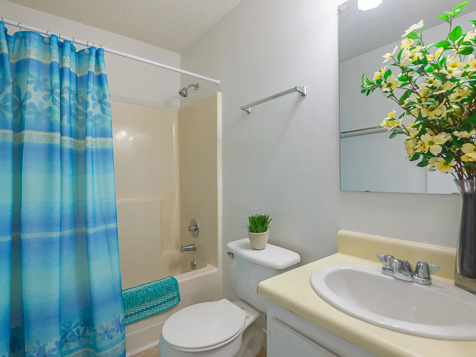 Lakewood I and II Apartment Homes — Photo 4