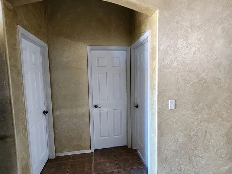 1050 W Rochin Rd — Photo 11