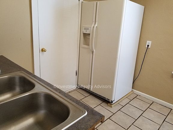 5th image of 35 E White Pl