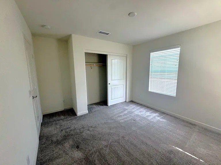 1014 W Buttercup Ln — Photo 33