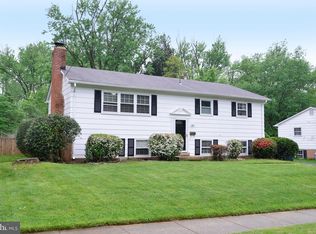 9509 Old Creek Dr, Fairfax, VA 22032