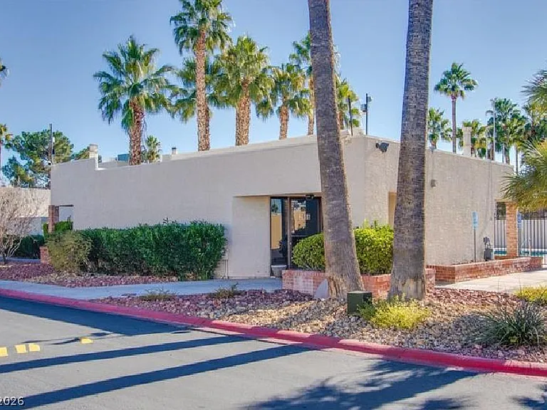 2631 Aracatuba Ave — Photo 20