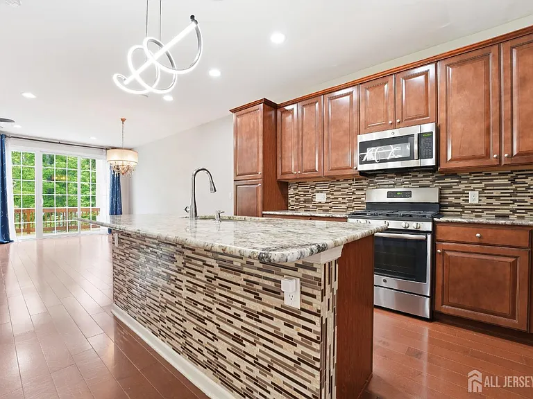 105 Pearce Ln S — Photo 15