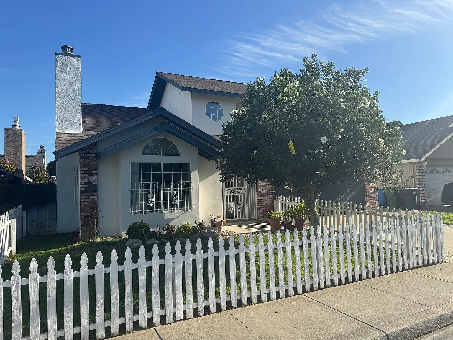 3 bed, 2.5 bath, 1427 sqft, $2,500 — Photo 2