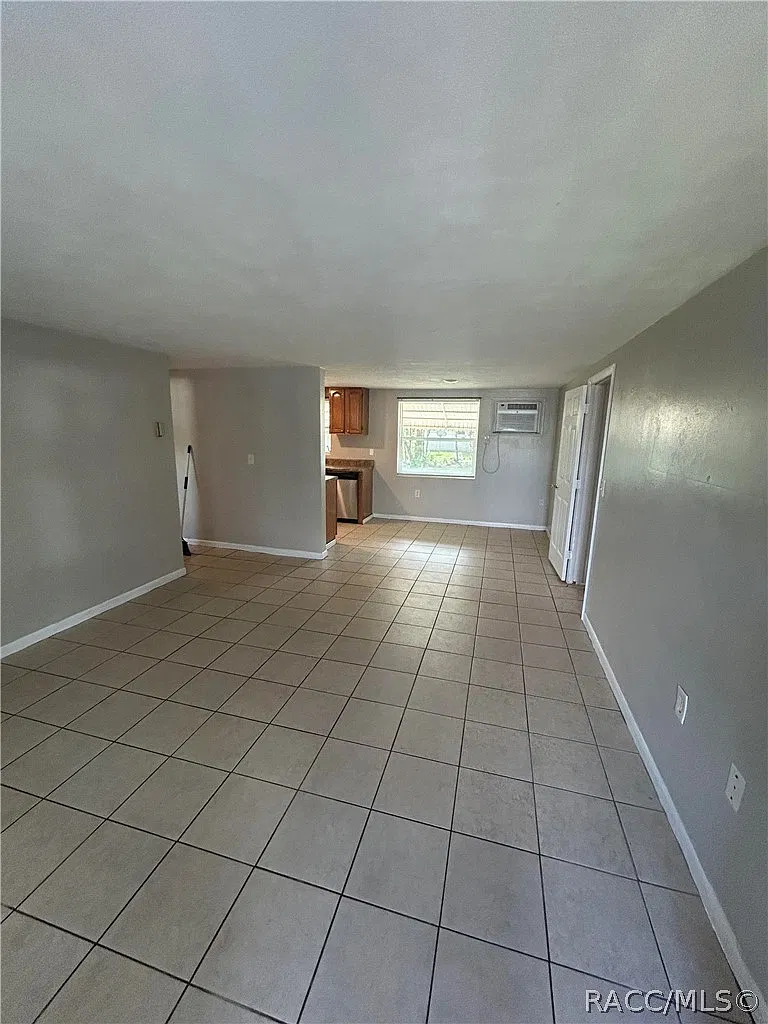 2 bed, 675 sqft, $1,300 — Photo 2