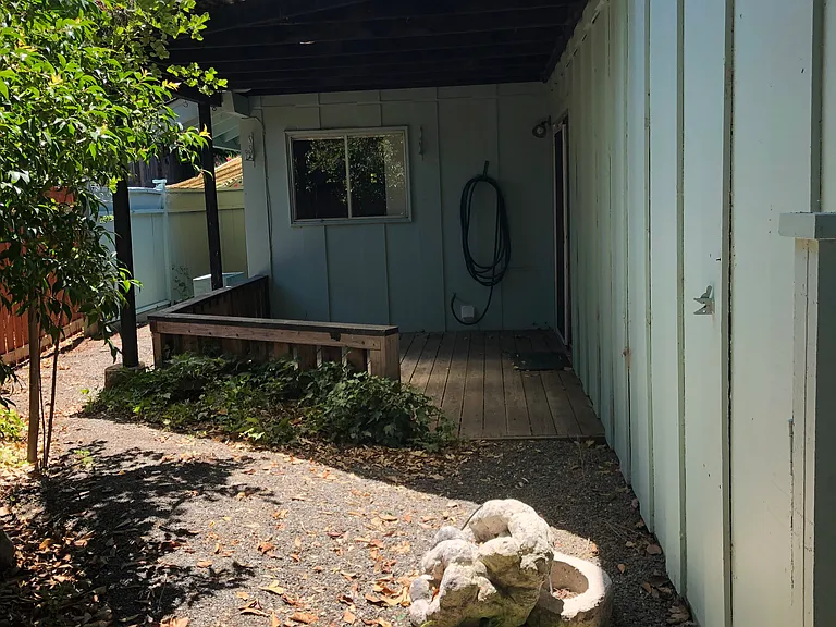side yard fenced