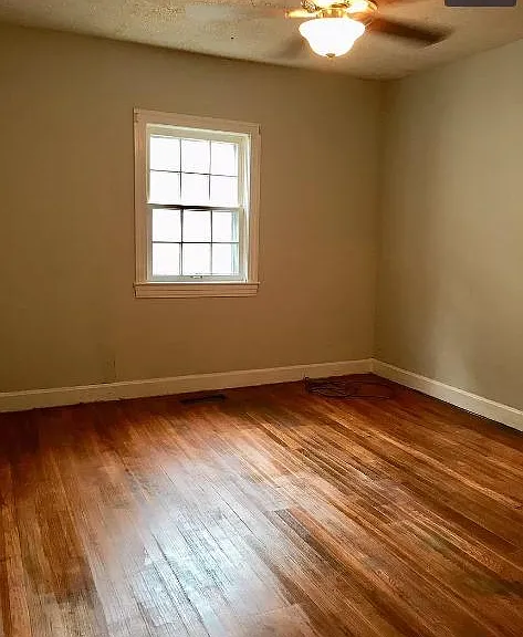 2419 S Greenwood Ave — Photo 17