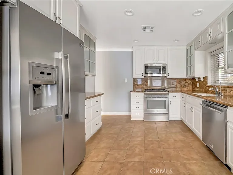 22907 Leonora Dr — Photo 13