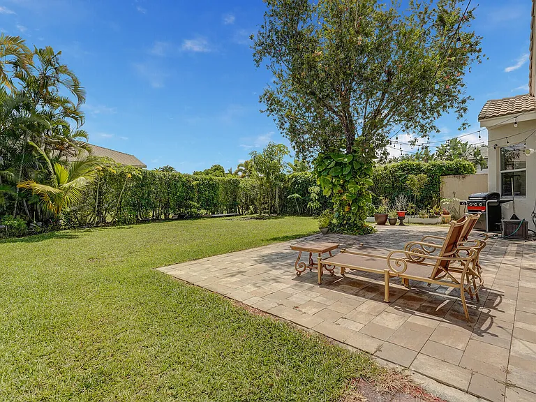 19084 Skyridge Cir — Photo 32