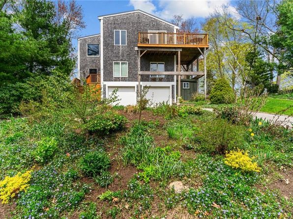 44 Harrison St, Bristol, RI 02809