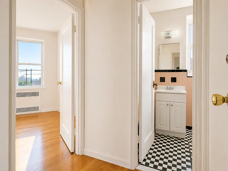 515 Avenue I #101 — Photo 9