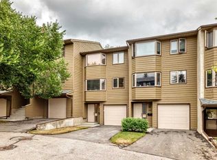 164 NW Glamis Ter SW, Calgary, AB T3E 6V3