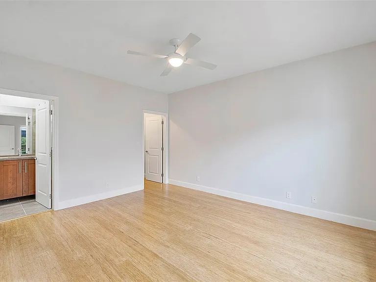 825 NE 17th Way — Photo 17