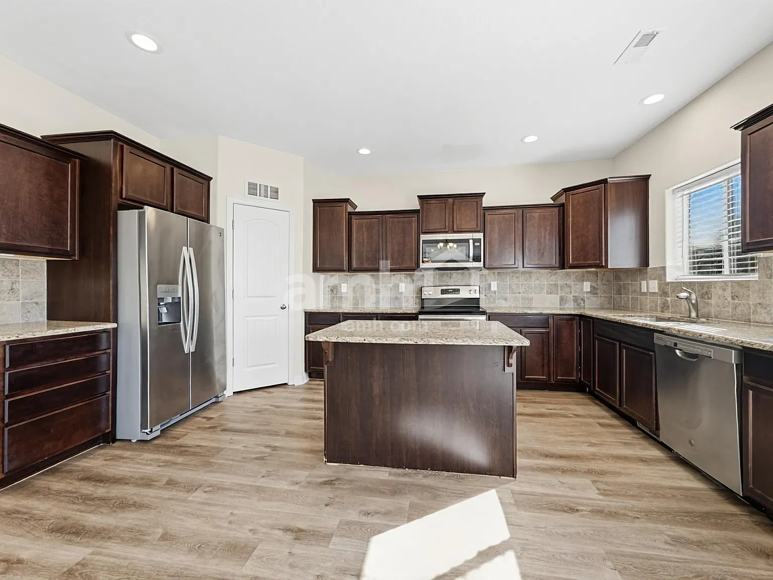 5 bed, 3.0 bath, 2723 sqft, $2,970 — Photo 3
