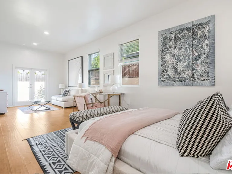 3718 S Barrington Ave — Photo 6