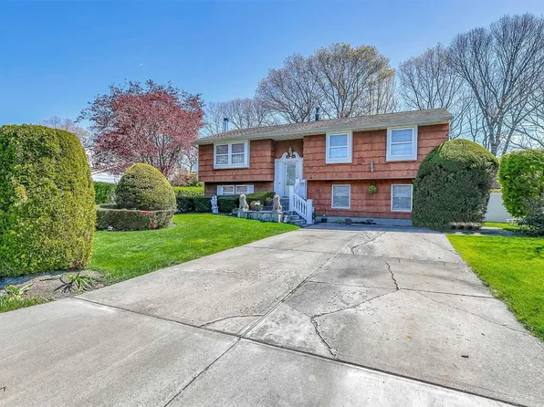 357 Randall Road, Ridge, NY 11961