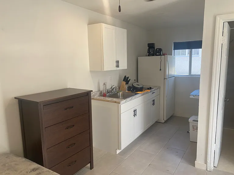 1027 SW 12th Ave #5 — Photo 3