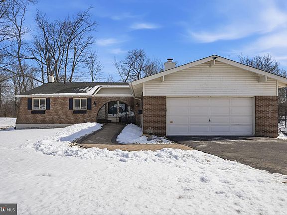 2nd image of 216 Bruce Rd