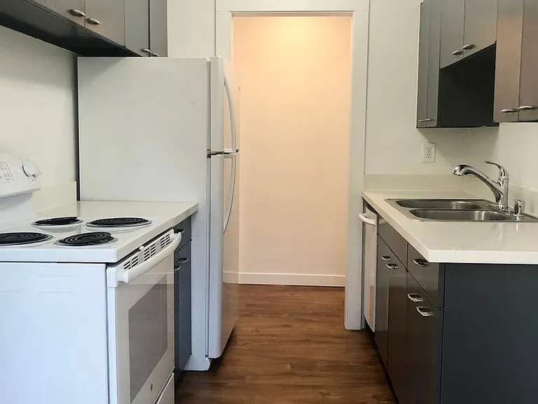 North Towne Manor — Photo 13