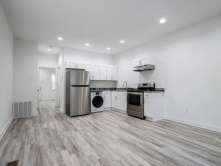 215 S Park St — Photo 6