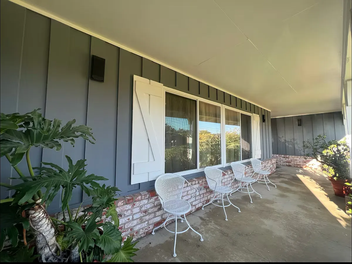 Building Photo - 10420 Greenview Dr
