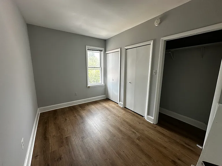 306 E St NE — Photo 26
