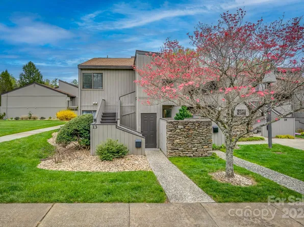 13 Lakemoor Ln, Laurel Park, NC 28739