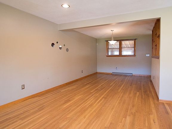 2nd image of 21 Farrington St