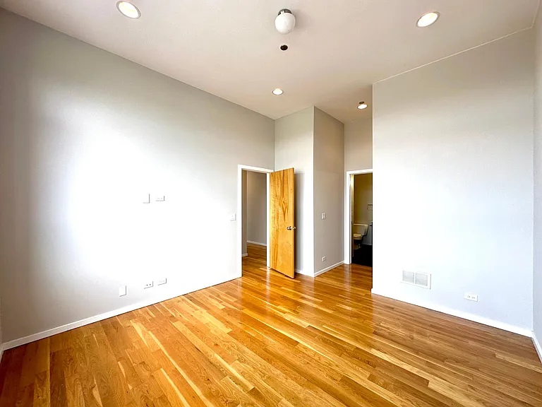 2157 N Damen Ave #305 — Photo 28