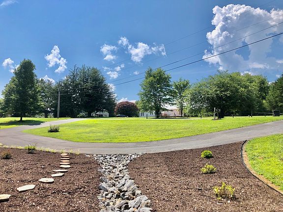 4th image of 380 Evergreen Dr