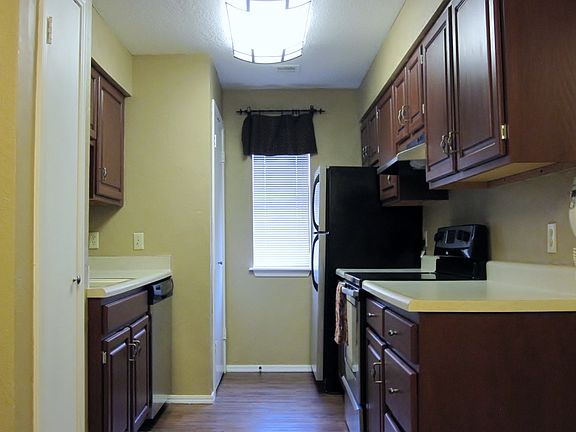 Kitchen with pantry & w/d