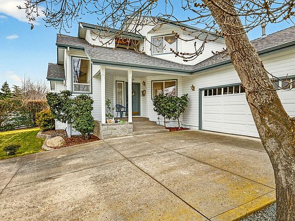 3rd image of 1087 Oak Knoll Dr