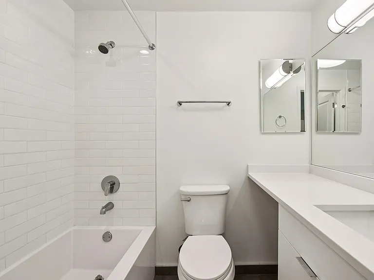 1650 W. Roscoe St. — Photo 30