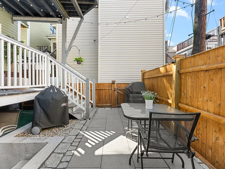 252 Bowen St #1 — Photo 9