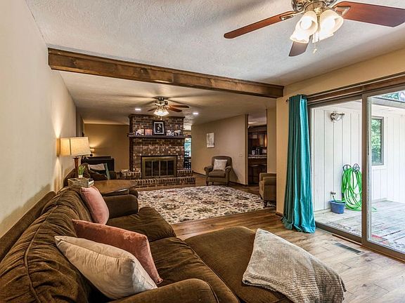 4th image of 2835 Shade Tree Dr