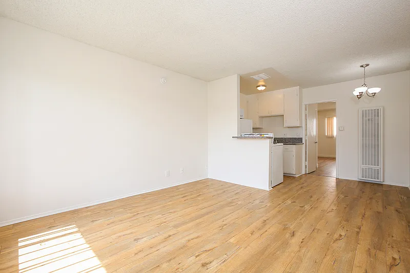 1 bed, 1.0 bath, 600 sqft, $2,025 — Photo 2