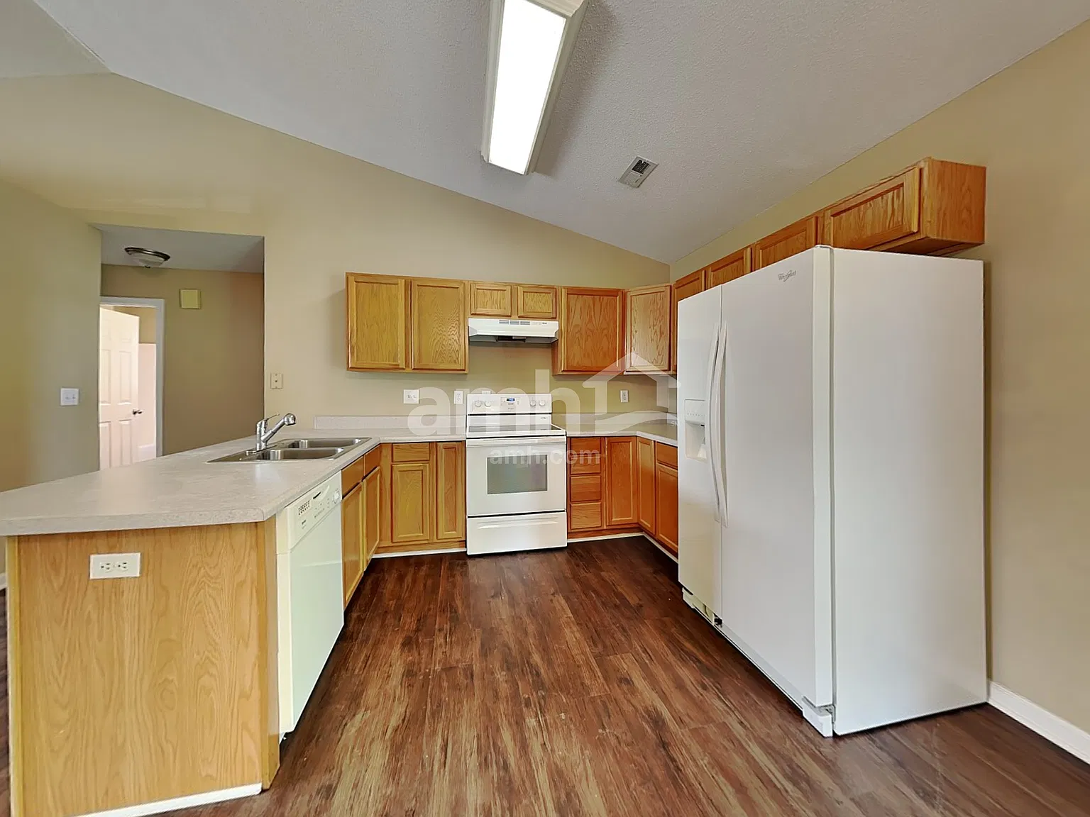 3 bed, 2.0 bath, 1379 sqft, $1,800 — Photo 3