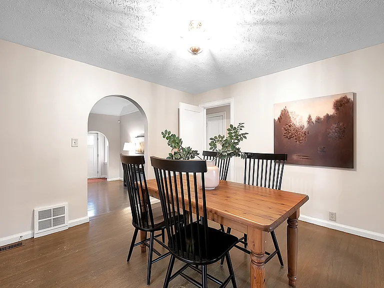 556 S Belmont St — Photo 7