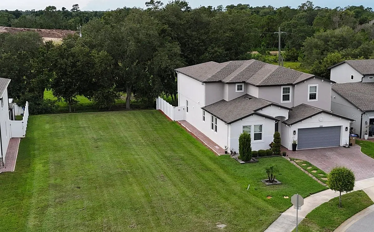 5 bed, 3.5 bath, 3215 sqft, $3,200 — Photo 3