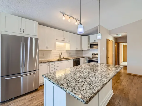 5367 Beachside Dr, Minnetonka, MN 55343