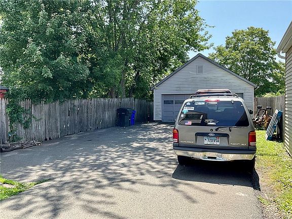 4th image of 20 Church St