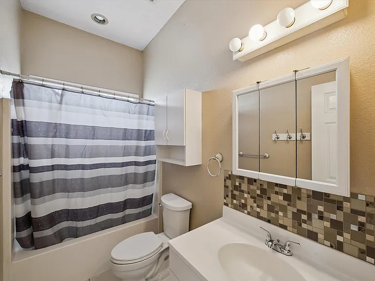 2709 Avenue D — Photo 15